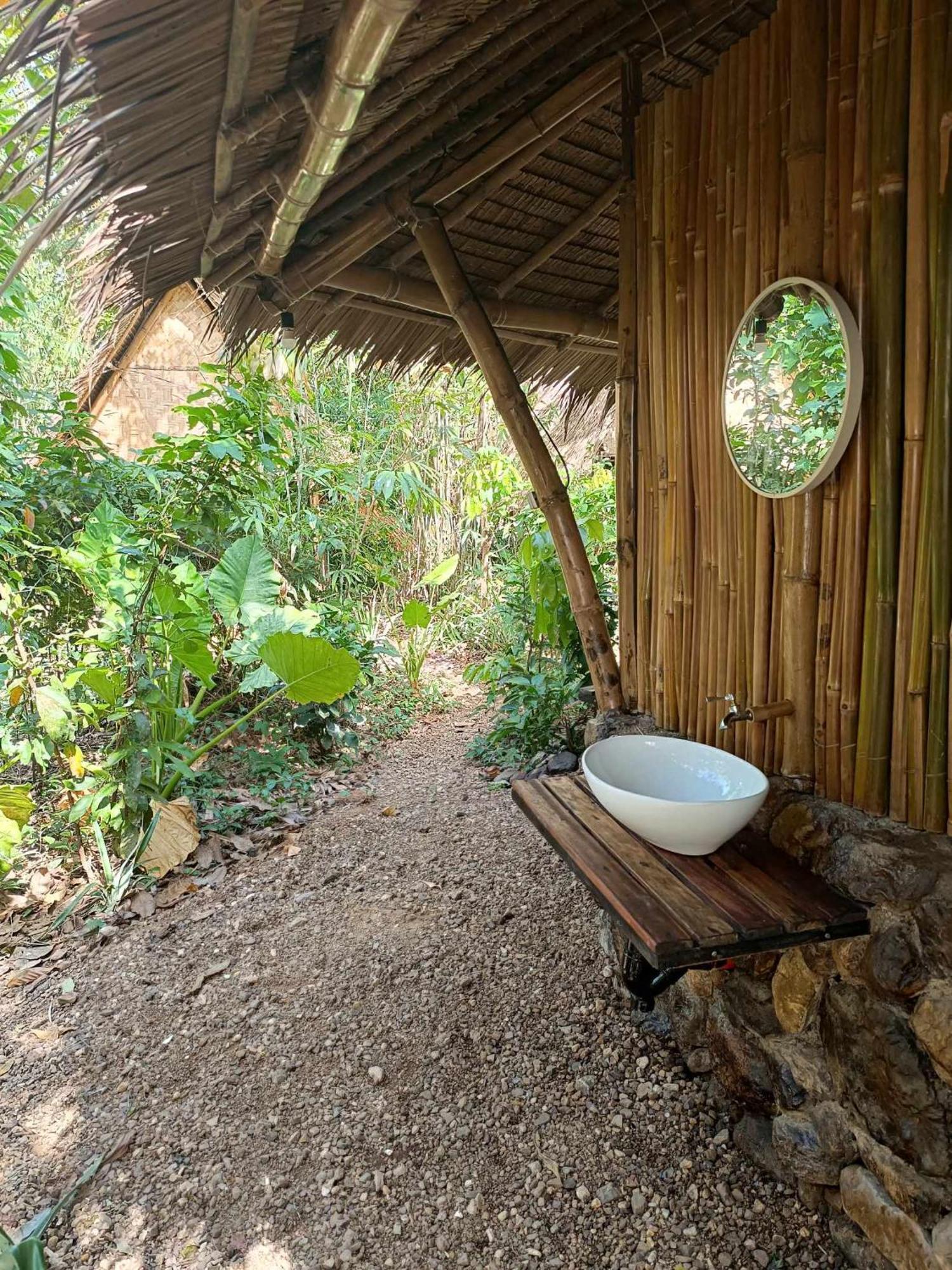 Ecocio Jungle Hostel Coron Exterior photo